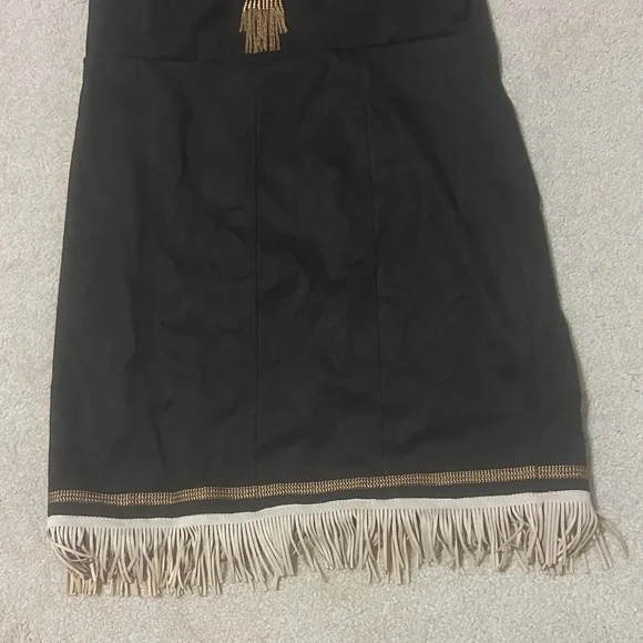 Elegant Black Mini Dress with Gold Accents - Picture 4 of 6